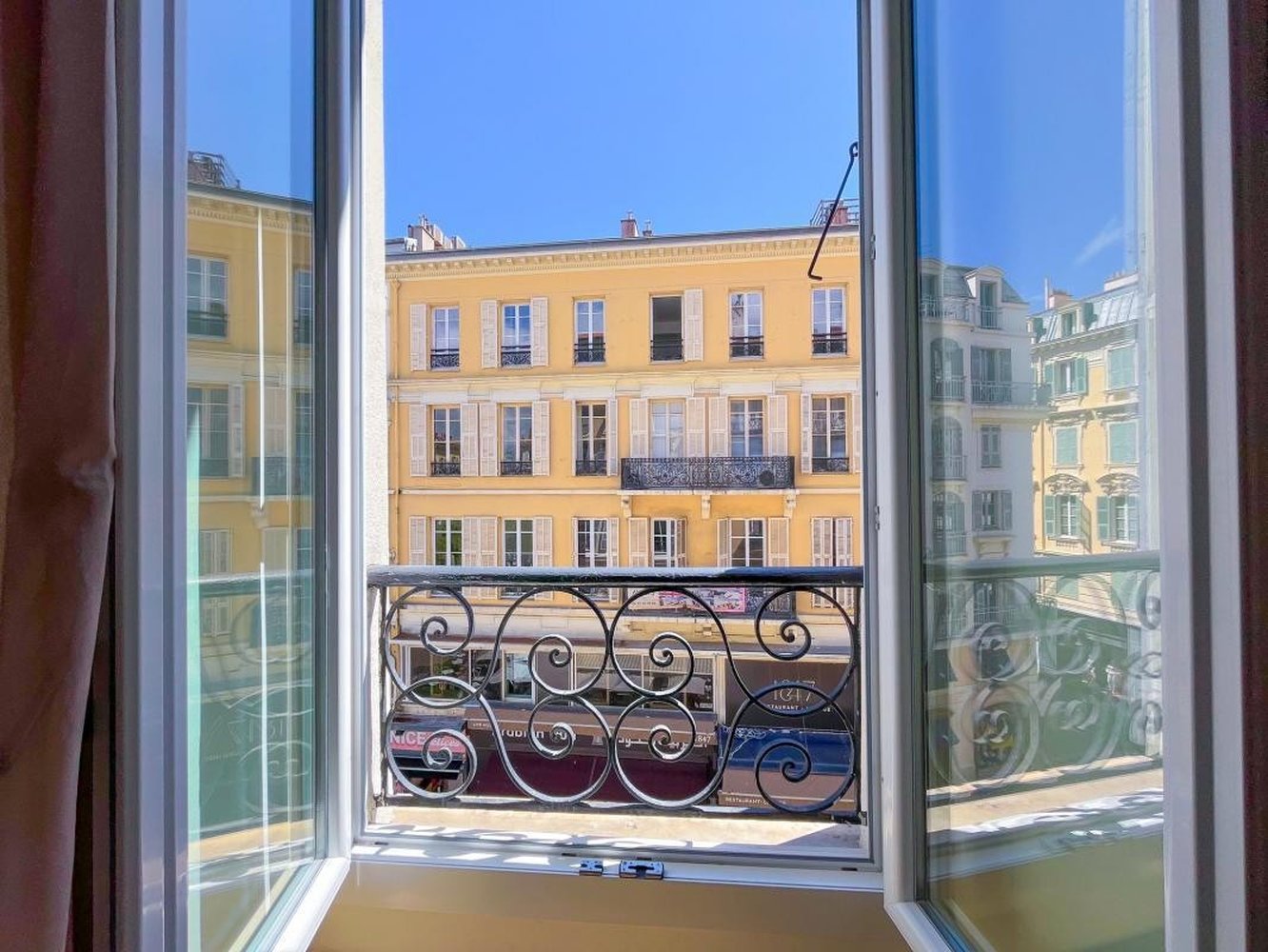 Property photo in Carre d'Or