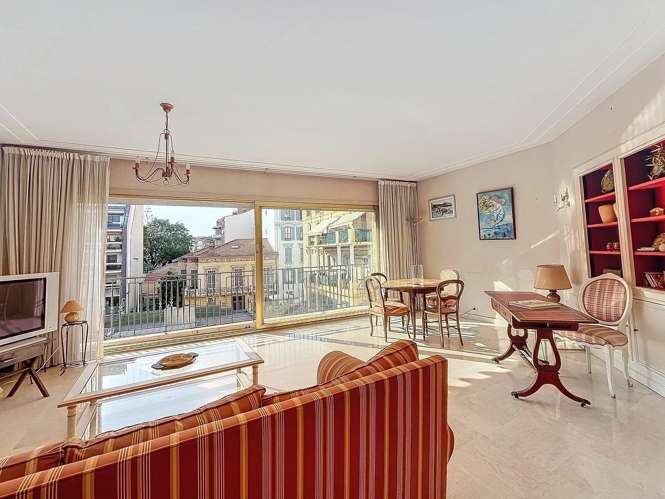 Property photo in Carre d'Or