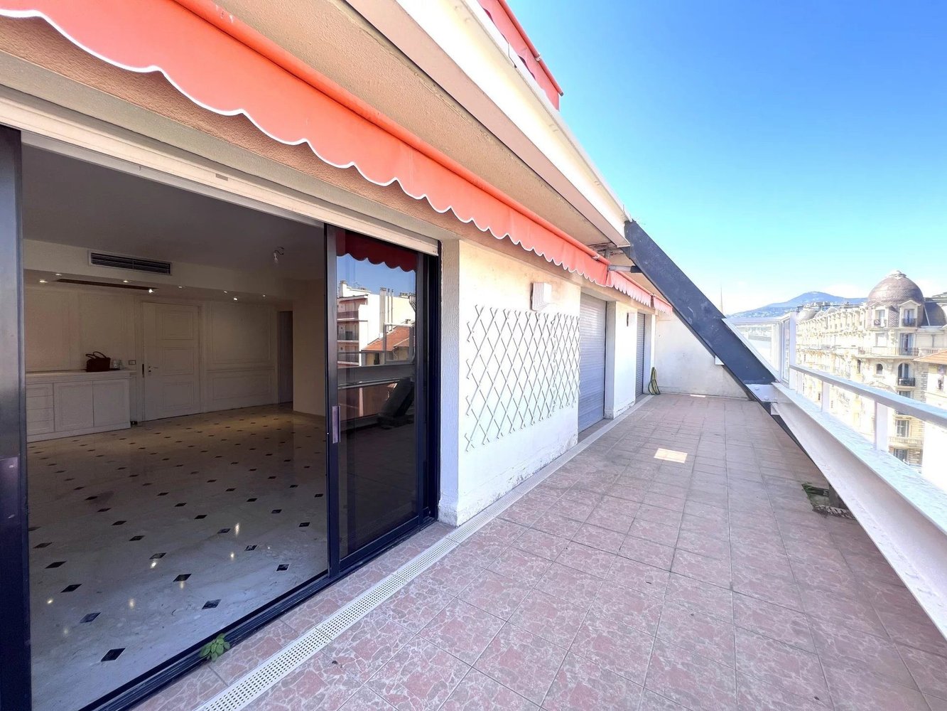 Property photo in Carre d'Or