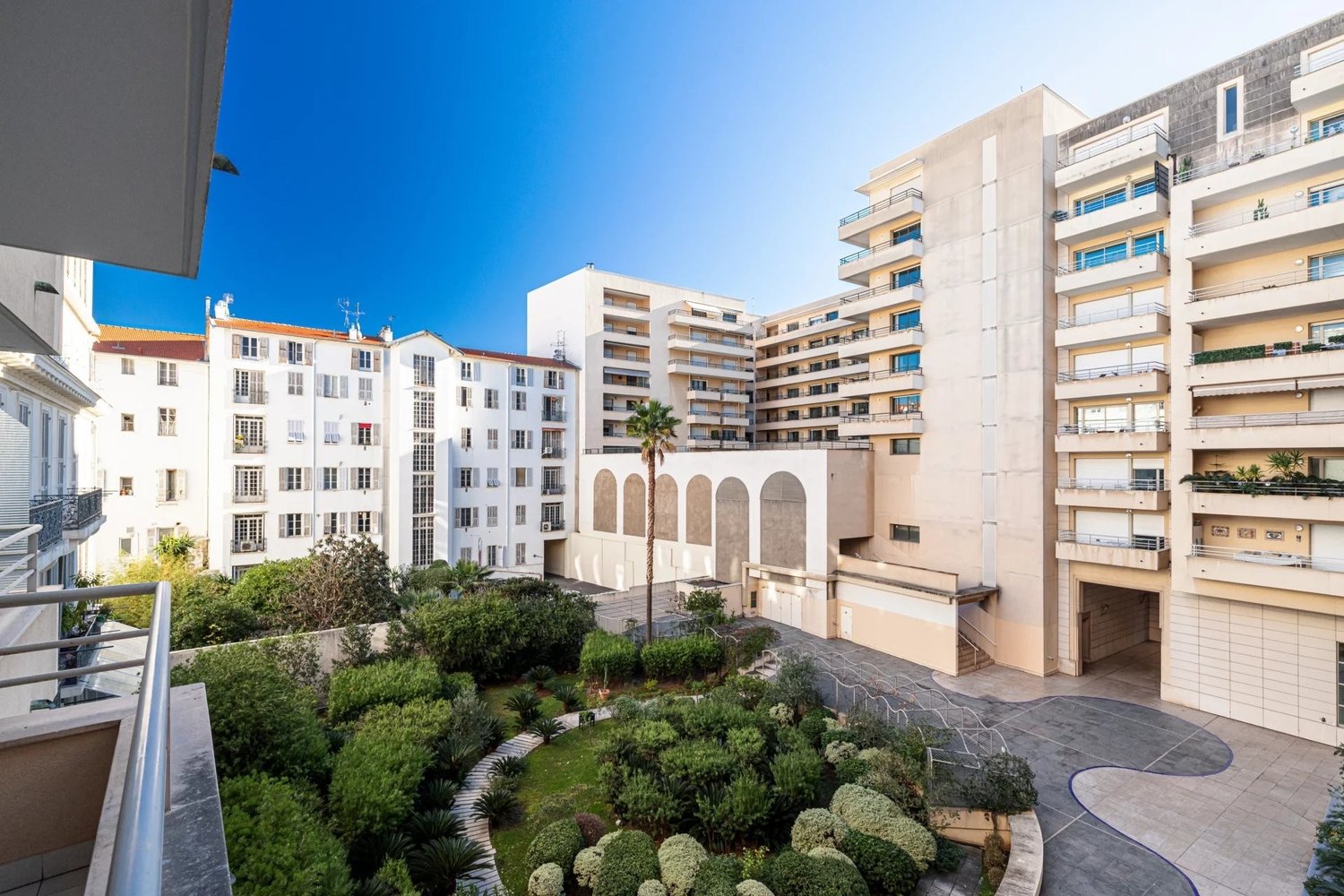 Property photo in Carre d'Or