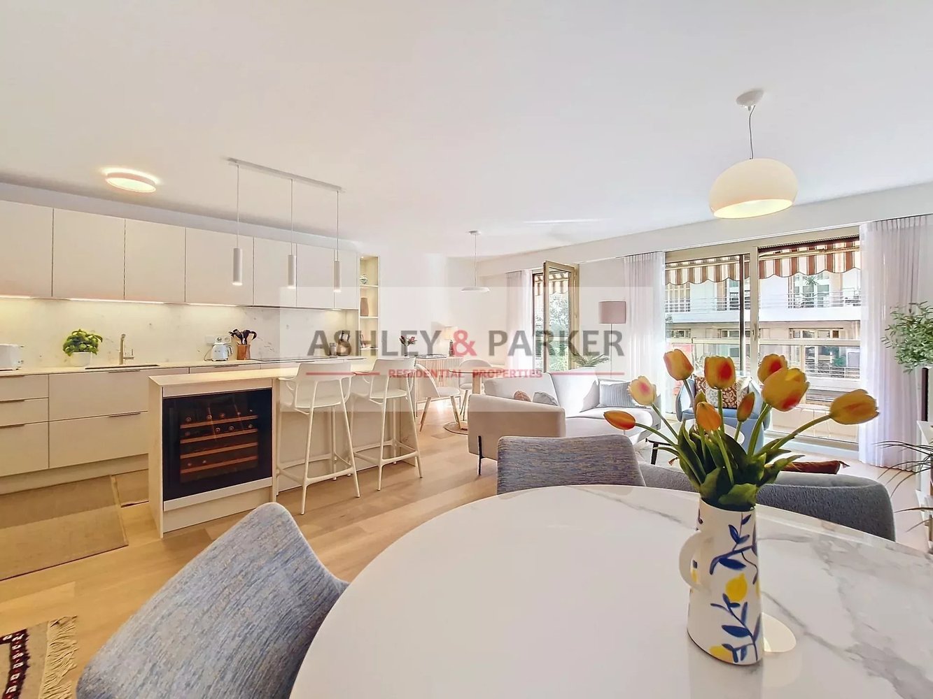 Property photo in Carre d'Or