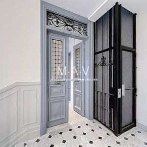 Property in Carre d'Or