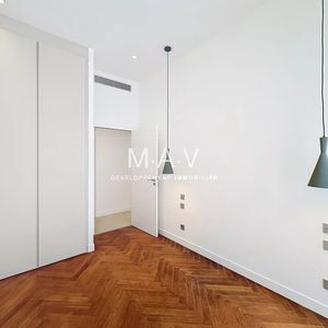 Property in Carre d'Or