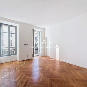 Property in Carre d'Or