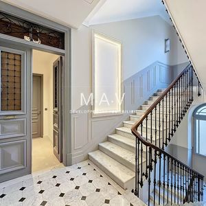 Property in Carre d'Or