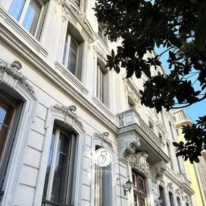 Property in Carre d'Or