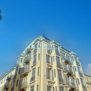 Property in Carre d'Or