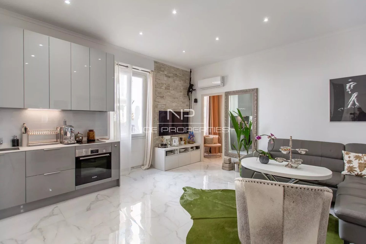 Property photo in Carre d'Or