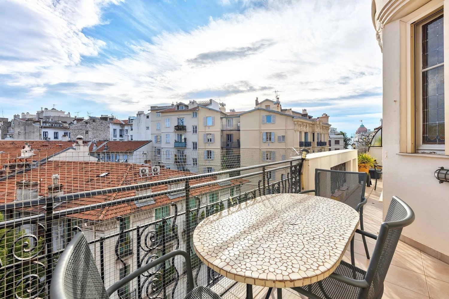 Property photo in Carre d'Or