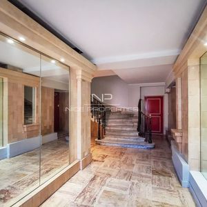 Property in Carre d'Or