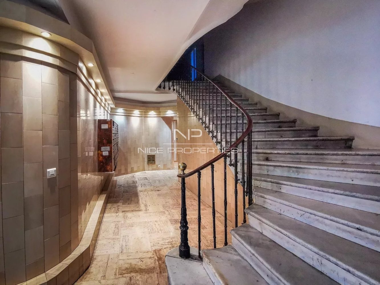 Property photo in Carre d'Or