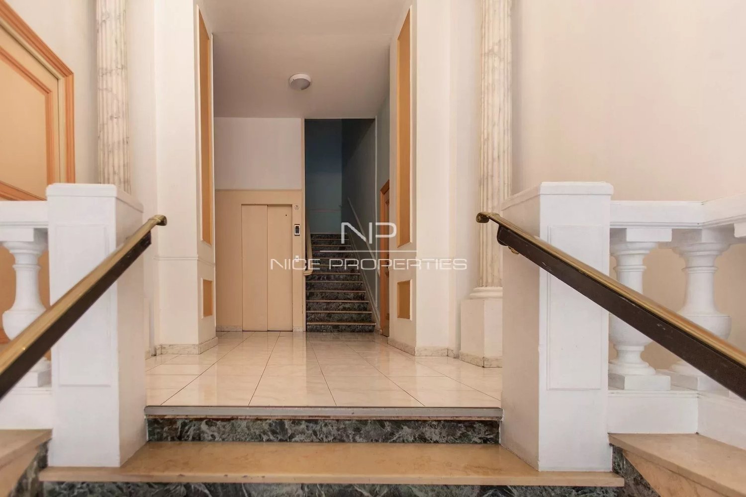 Property photo in Carre d'Argent