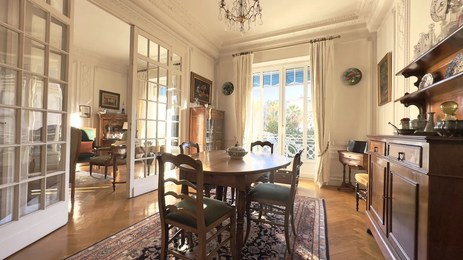 Property photo in Carre d'Or