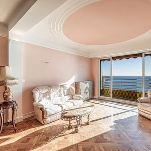 Property in Carre d'Or