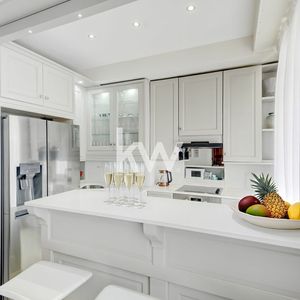 Property in Carre d'Or