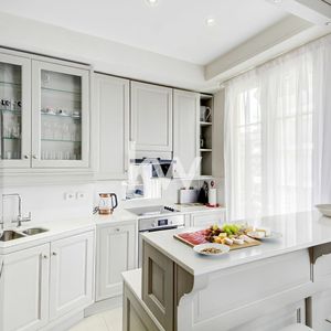 Property in Carre d'Or