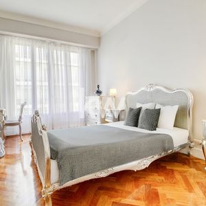 Property in Carre d'Or