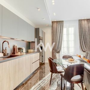 Property in Carre d'Or