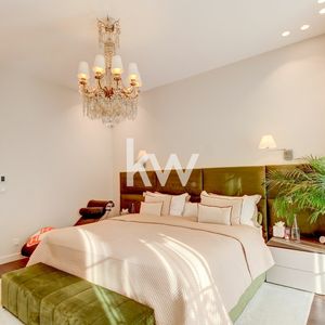 Property in Carre d'Or