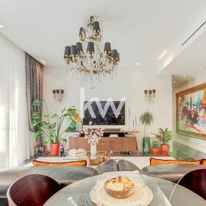 Property in Carre d'Or