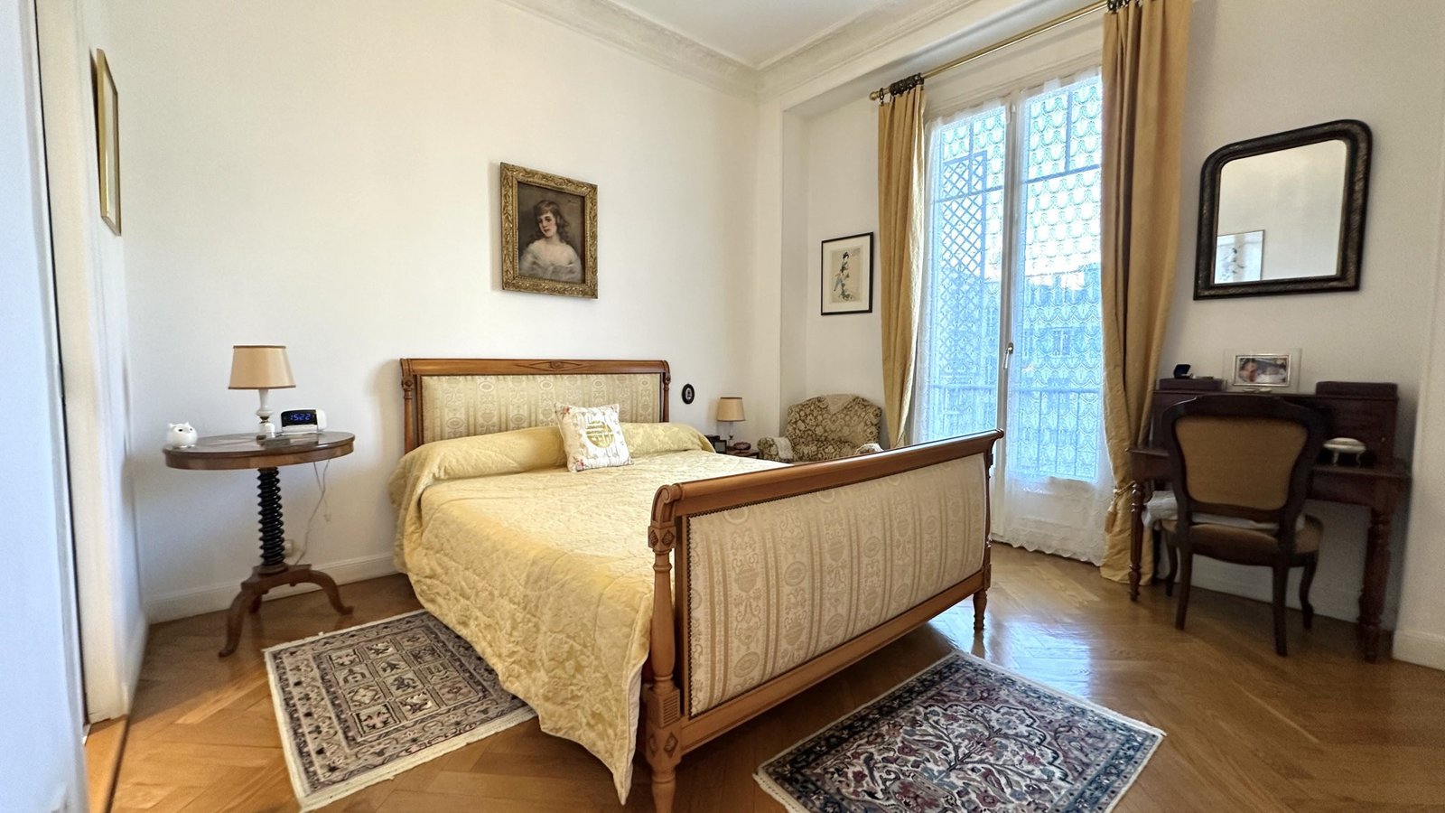 Property photo in Carre d'Or