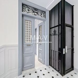 Property in Carre d'Or