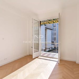 Property in Carre d'Or