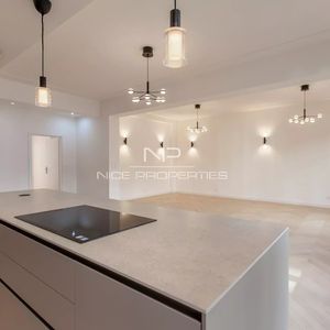 Property in Carre d'Or