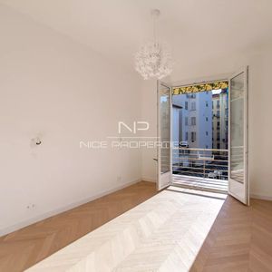 Property in Carre d'Or