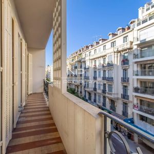 Property in Carre d'Or