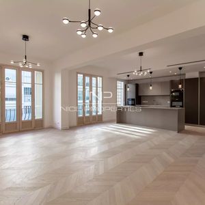 Property in Carre d'Or