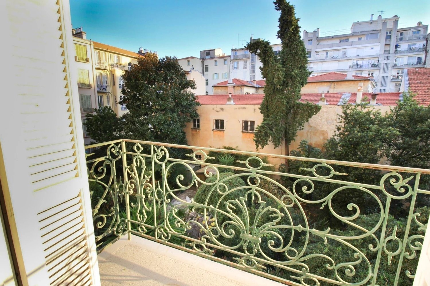 Property photo in Carre d'Or