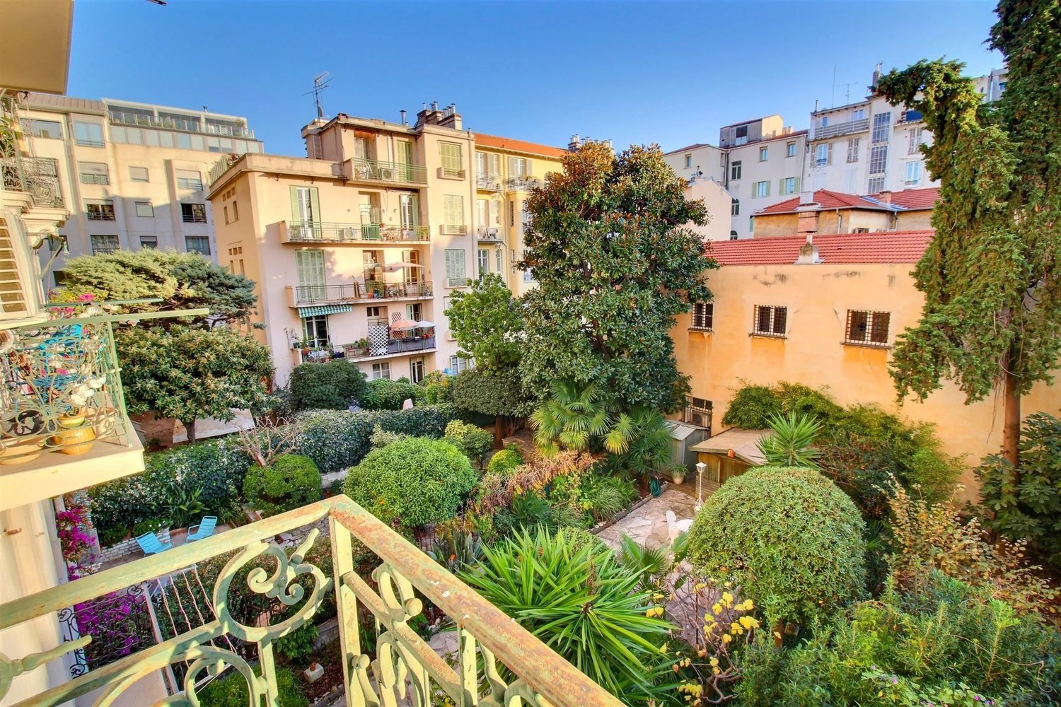 Property photo in Carre d'Or