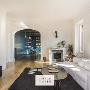 Property in Carre d'Or