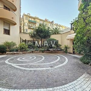 Property in Carre d'Argent