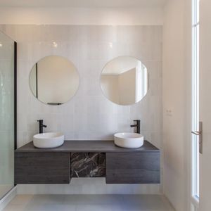 Property in Carre d'Or