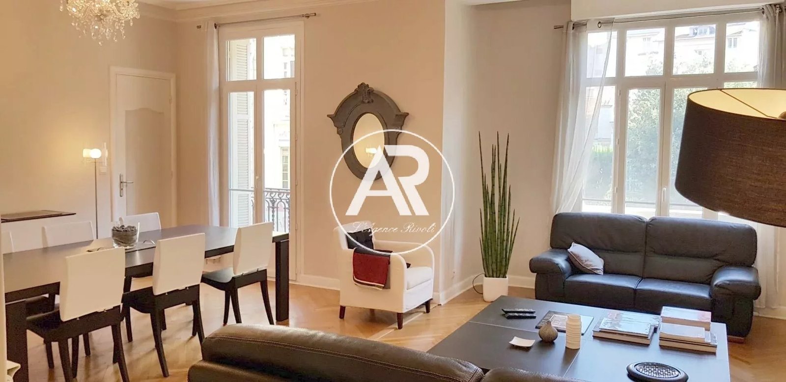 Property photo in Carre d'Or