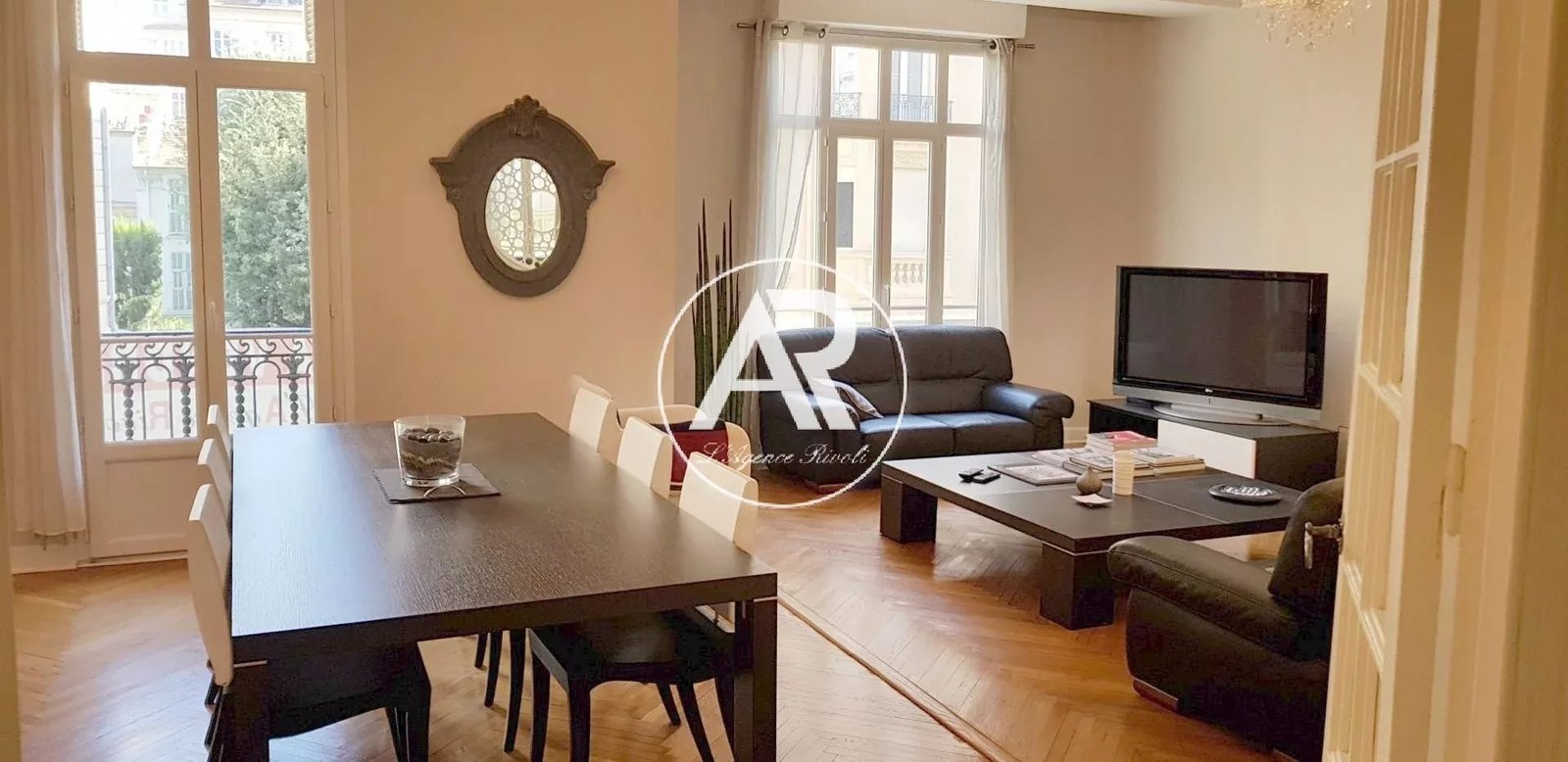 Property photo in Carre d'Or