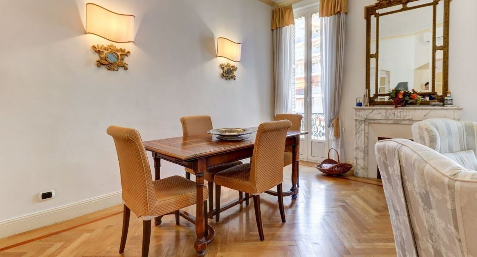 Property photo in Carre d'Or