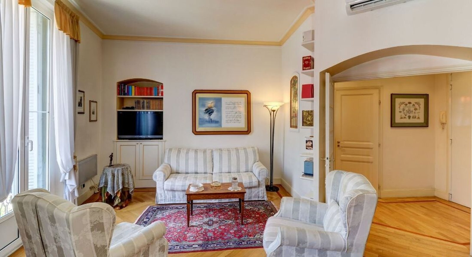 Property photo in Carre d'Or