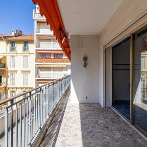 Property in Carre d'Or