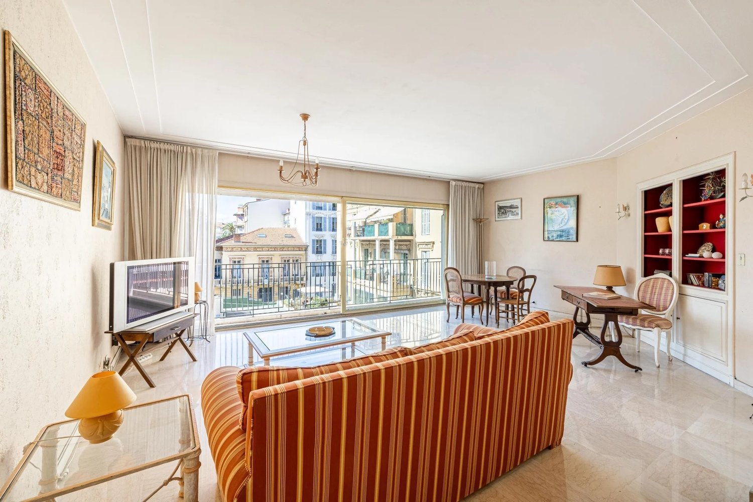 Property photo in Carre d'Or