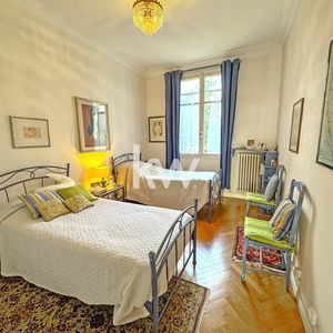 Property in Carre d'Or