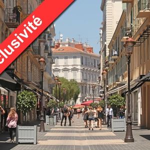 Property in Carre d'Or