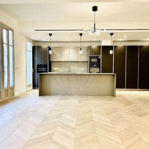 Property in Carre d'Or