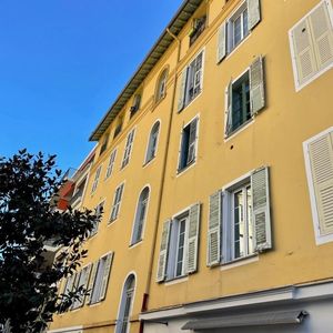 Property in Carre d'Or