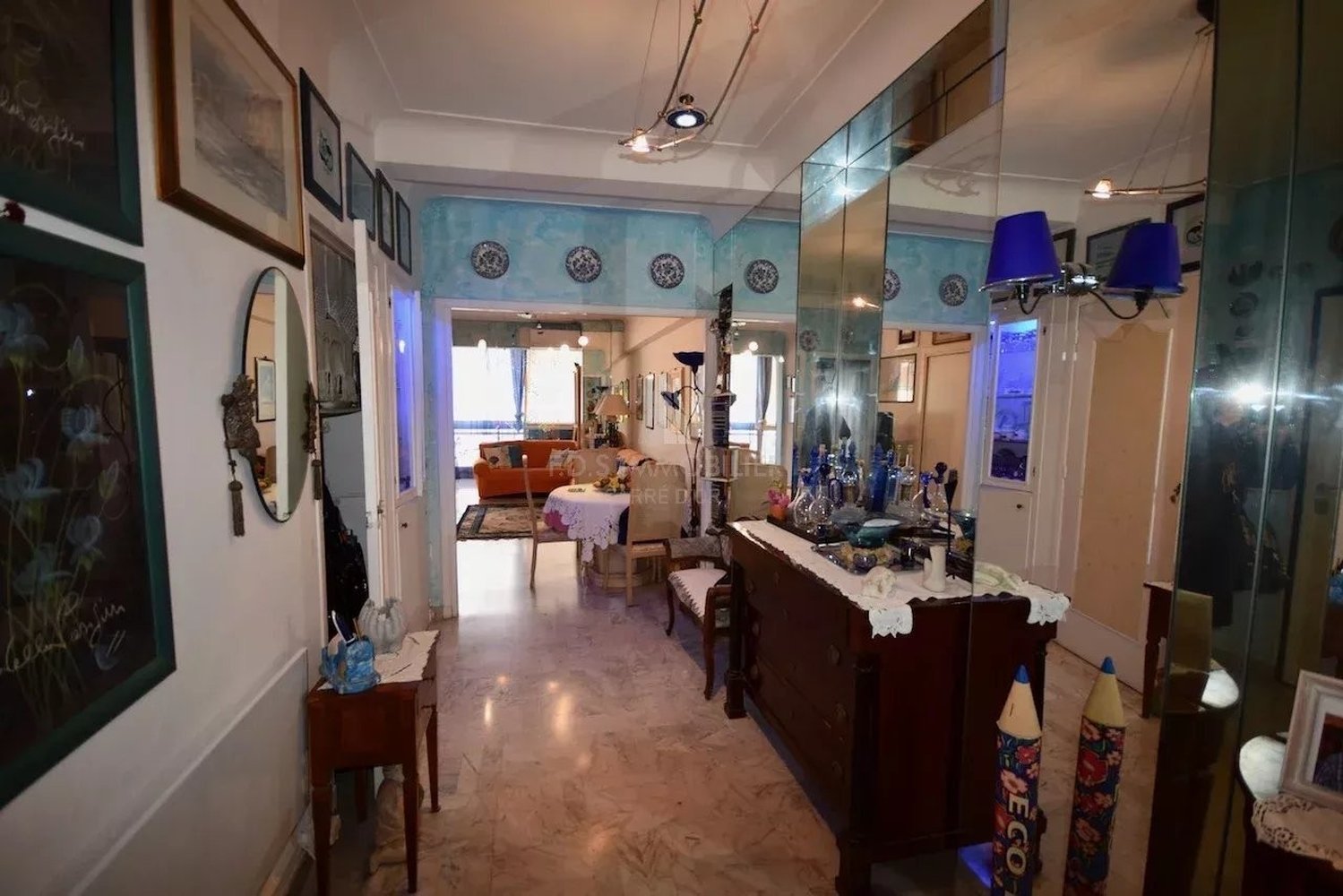 Property photo in Carre d'Or