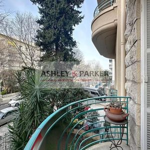 Property in Carre d'Or