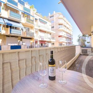 Property in Carre d'Or