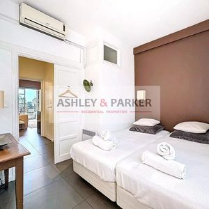 Property in Carre d'Or